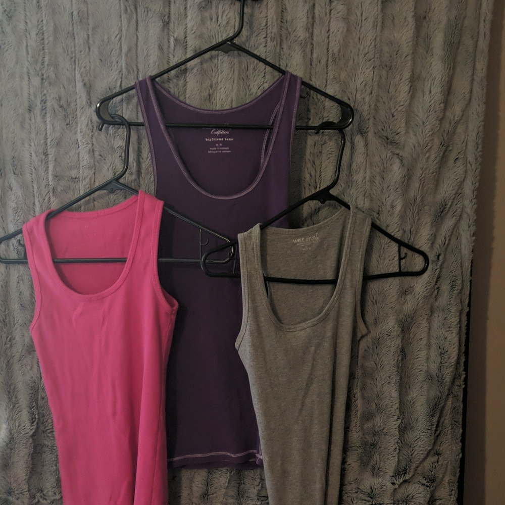 3 ribbed tank tops sold together. Only flaw is on the purple AMERICAN EAGLE